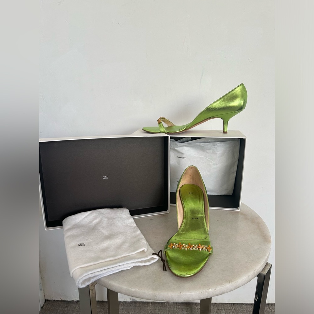 Vera Wang chartreuse green metallic 2” heel bejeweled strap Size 40